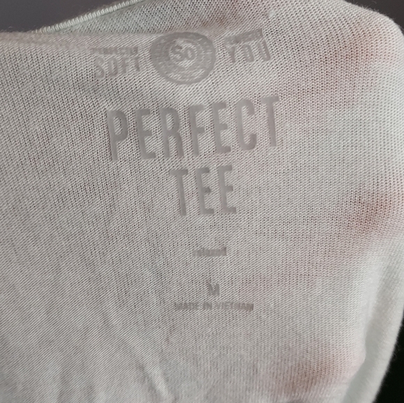 SO Perfect Tee Size Medium V-Neck Teal - Picture 9 of 9
